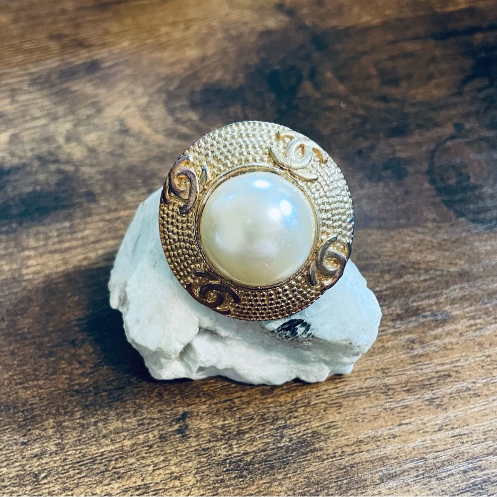 Vintage Chanel Clip On Earring (Single)